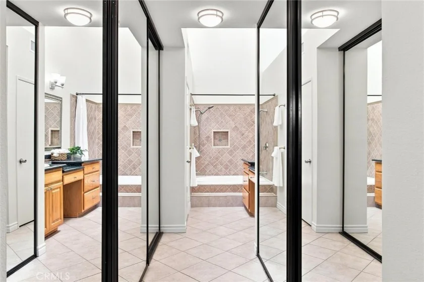 2538 W Macarthur Boulevard ##J photo 11