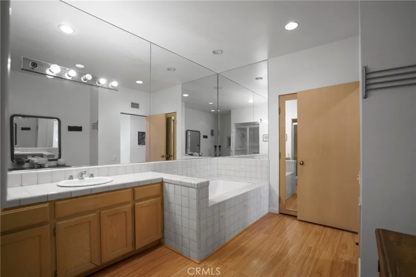 4454 Ventura Canyon #105 photo 24