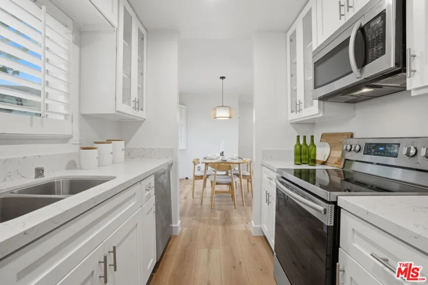 8400 De Longpre Avenue #209 photo 4