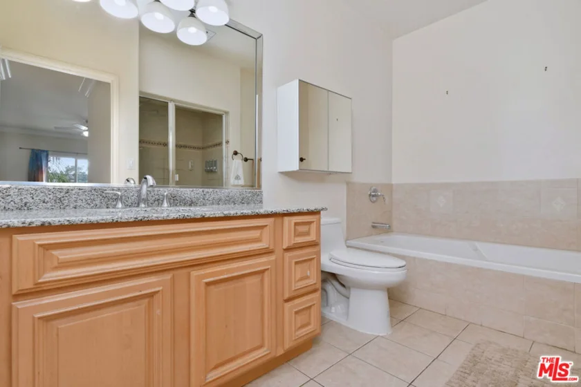 14315 Magnolia Boulevard #101 photo 35