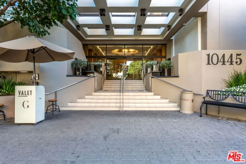 10445 Wilshire Boulevard #1806 photo 1
