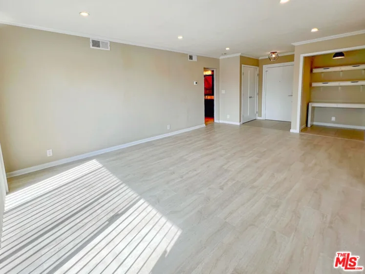 1250 N Kings Road #506 photo 22