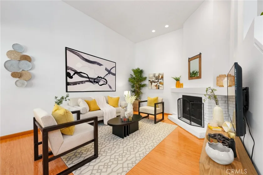 1026 S Marengo Avenue #4 photo 1