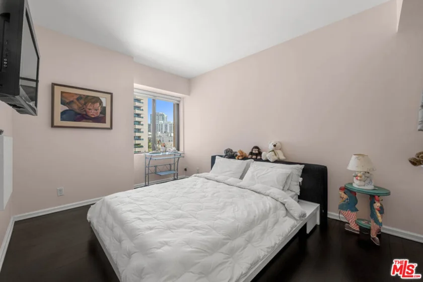 10520 Wilshire Boulevard #802 photo 16