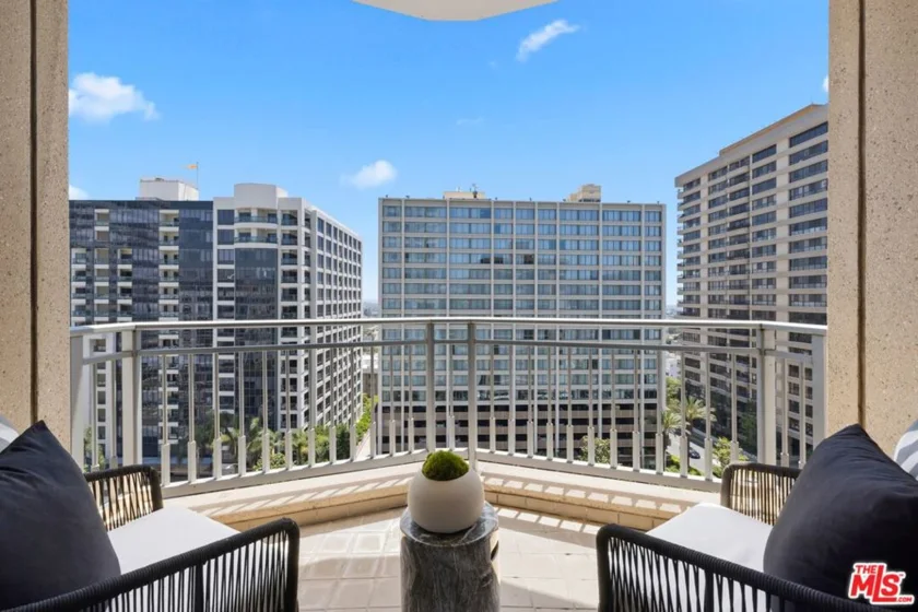 10727 Wilshire Boulevard #1001 photo 9