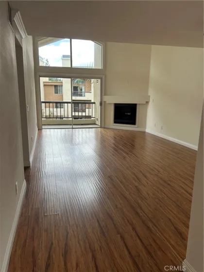 21520 Burbank #303 photo 2