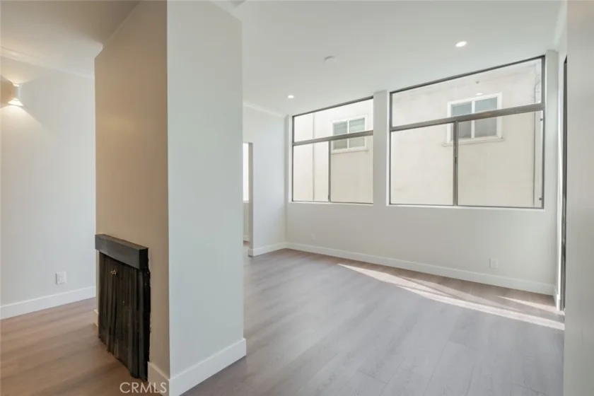 1305 N Columbus Avenue #112 photo 11