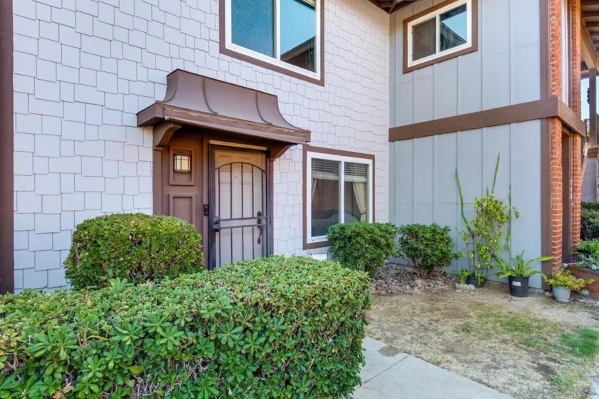 310 Sun Court photo 1
