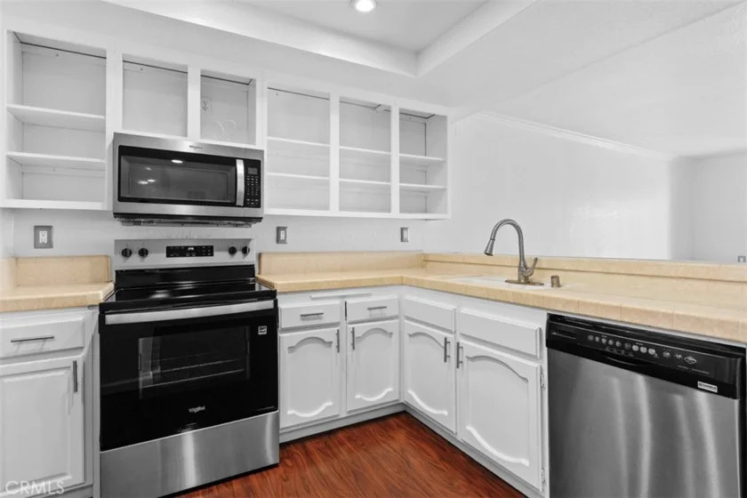 7215 Apricot photo 14