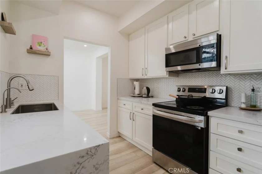 1305 N Columbus Avenue #204 photo 12