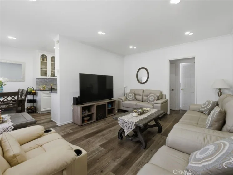 308 E Maple Apt 5 photo 5