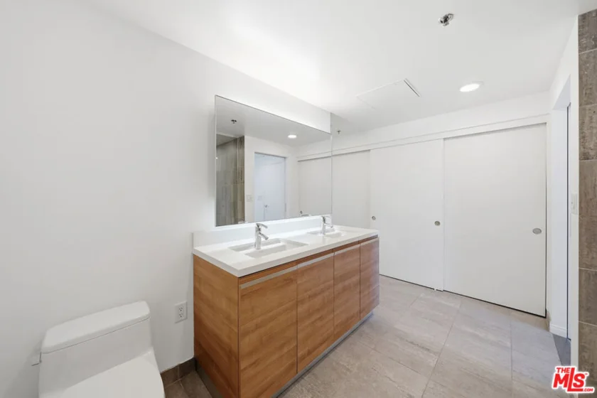 3785 Wilshire Boulevard #1607 photo 19