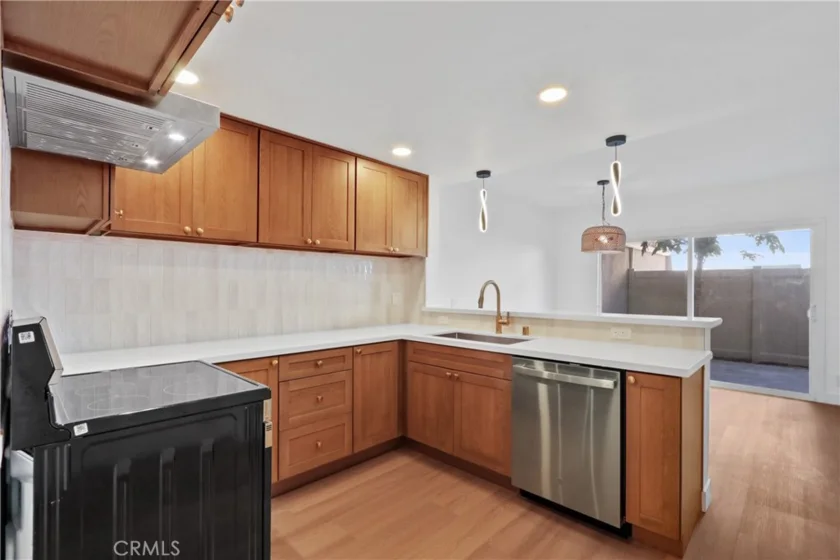 655 W 6th #A photo 1