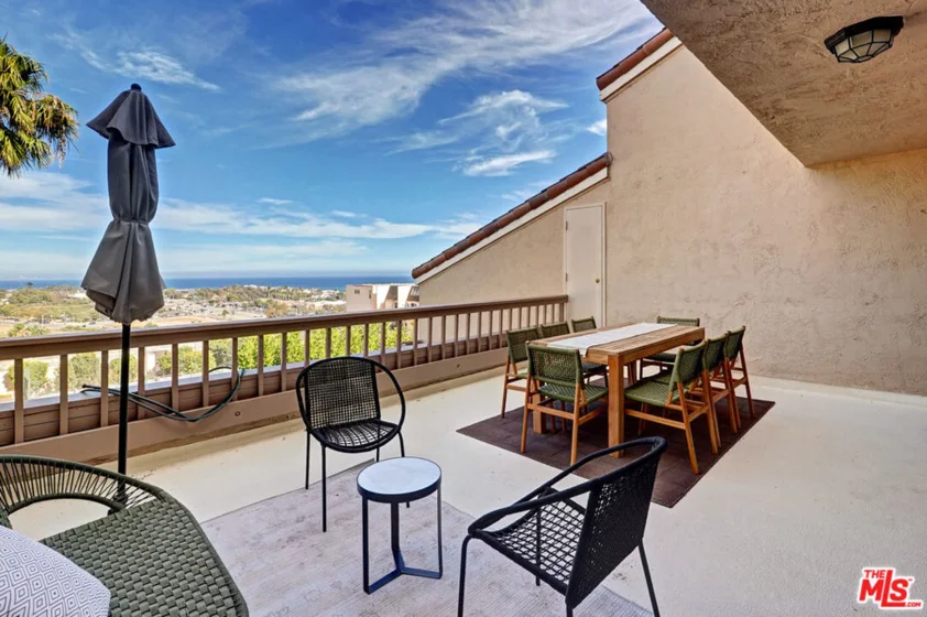 23904 De Ville Way #D photo 2