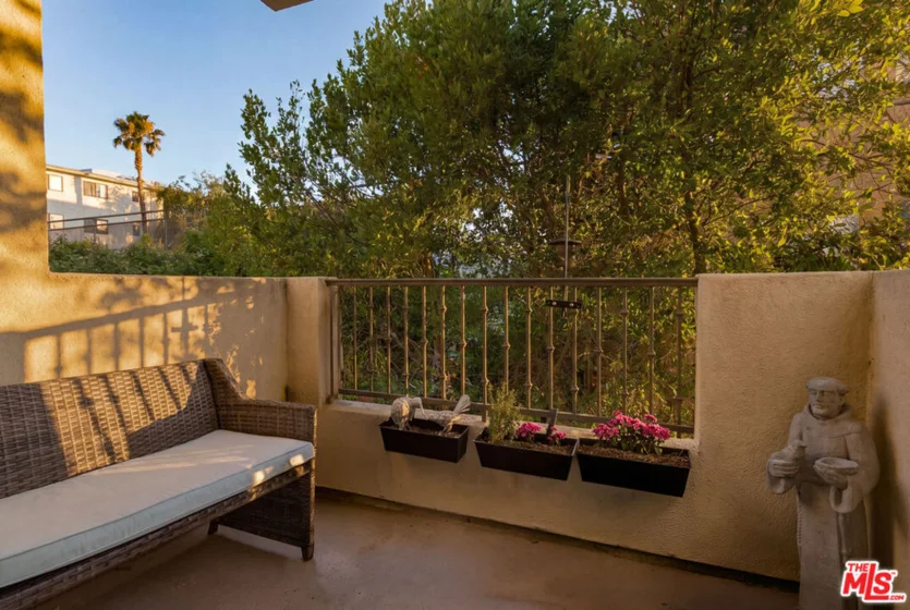 4237 Longridge Avenue #203 photo 3