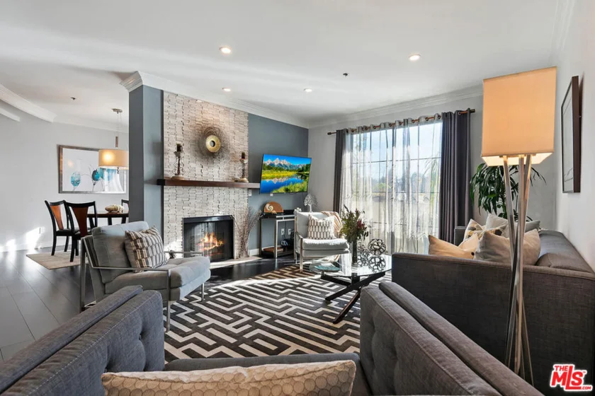 12603 Moorpark Street #201 photo 1
