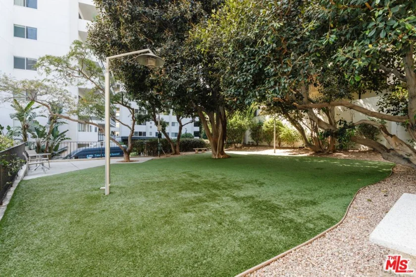 1155 N La Cienega #1205 photo 29