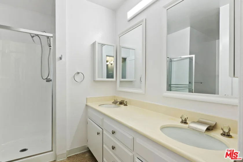 927 N Kings Road #107 photo 22