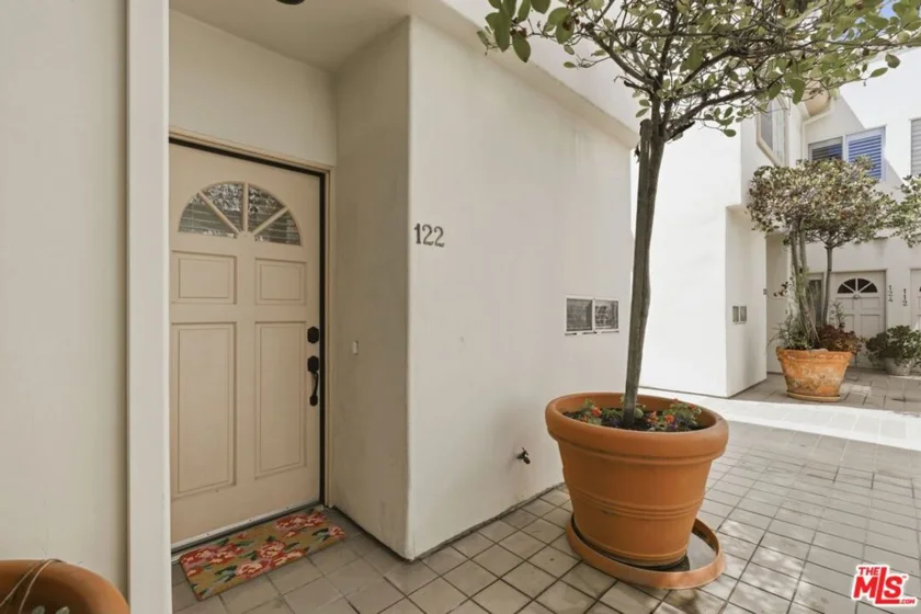 11110 Camarillo Street #122 photo 30
