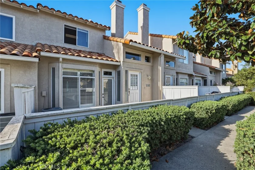 27422 Iris Avenue photo 1