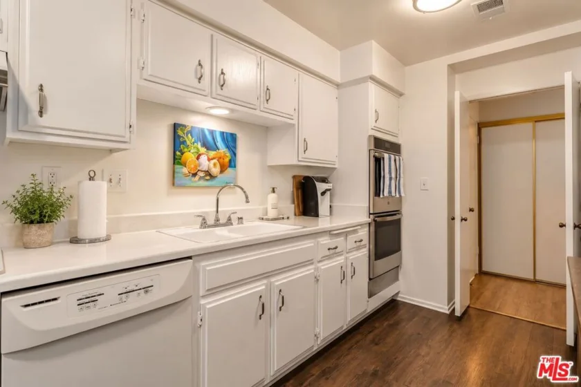 637 Wilcox Avenue #1E photo 6