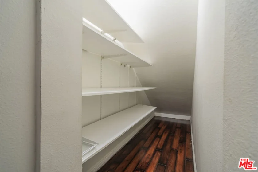 18445 Hatteras Street #504 photo 9