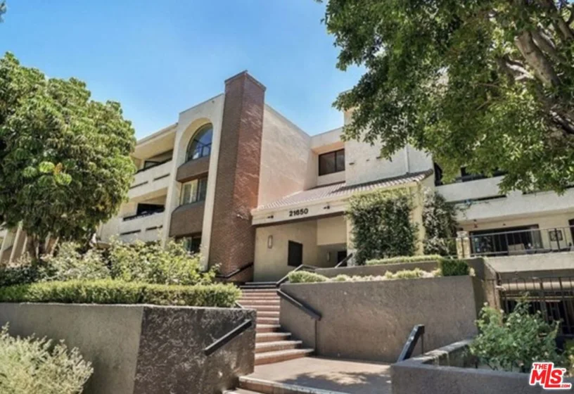 21650 Burbank Boulevard #211 photo 1