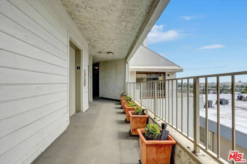 1140 Alta Loma Road #303 photo 35