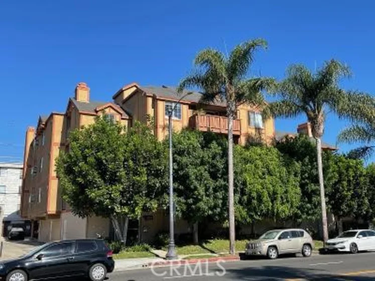 384 Redondo Avenue #401 photo 1