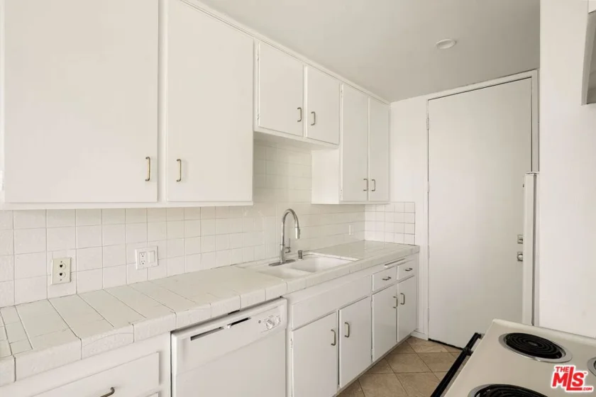 10751 Wilshire Boulevard #PH1 photo 8