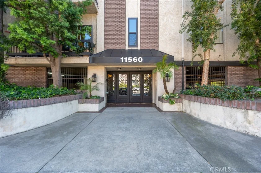 11560 Moorpark Street #204 photo 1