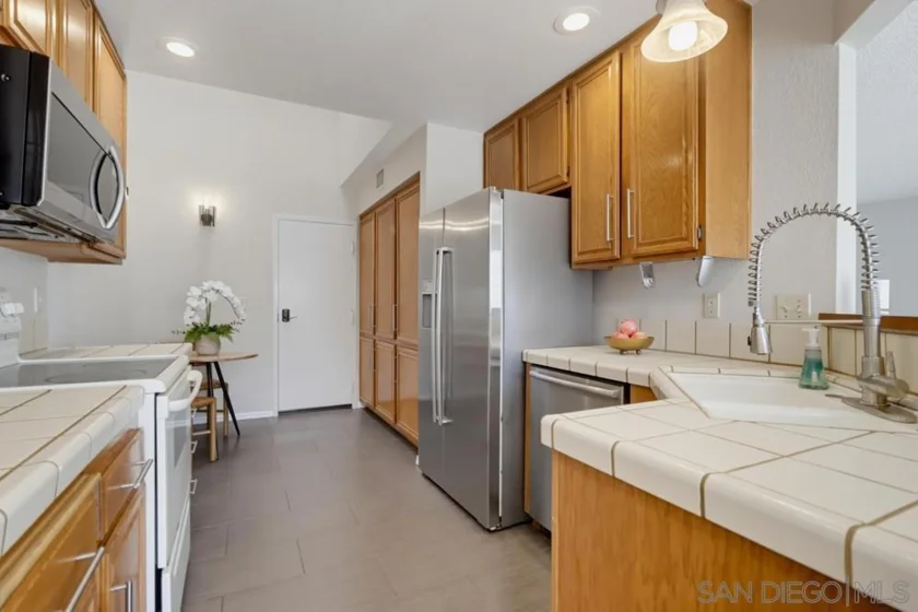 8391 Suntree Place photo 37