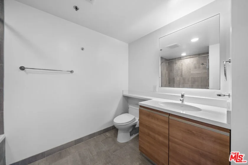 3785 Wilshire Boulevard #1709 photo 19
