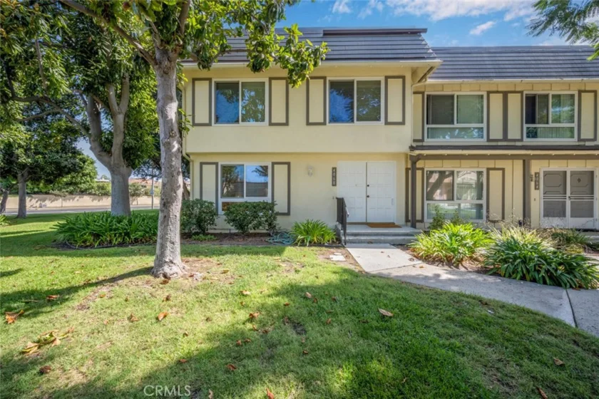 4068 Avenida Sevilla photo 1