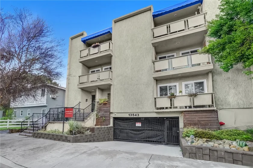 13543 Moorpark Street #2 photo 1