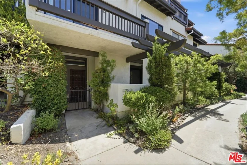 1544 Michael Lane photo 1