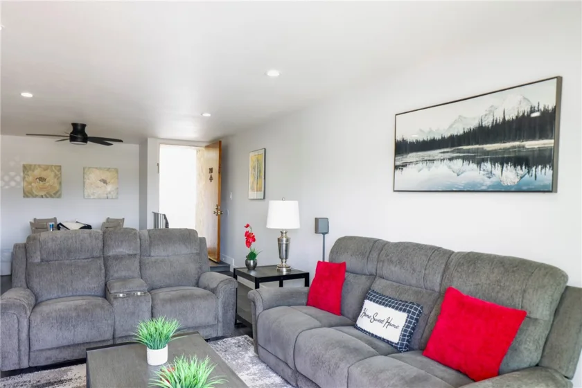 3565 Linden photo 1