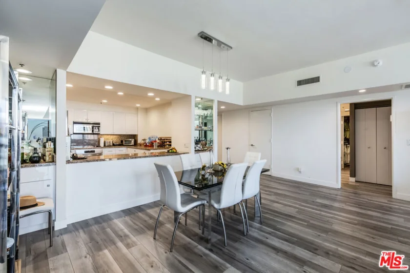 10445 Wilshire Boulevard #1806 photo 6