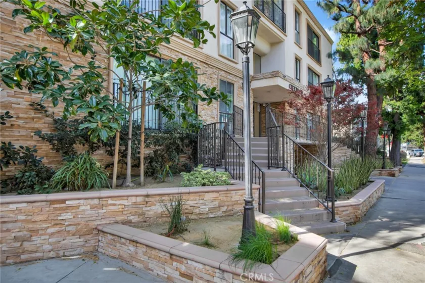 15344 Weddington Street #102 photo 5
