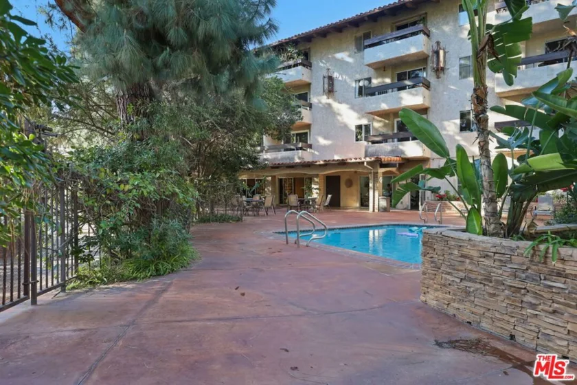 2700 Cahuenga Boulevard #2216 photo 1