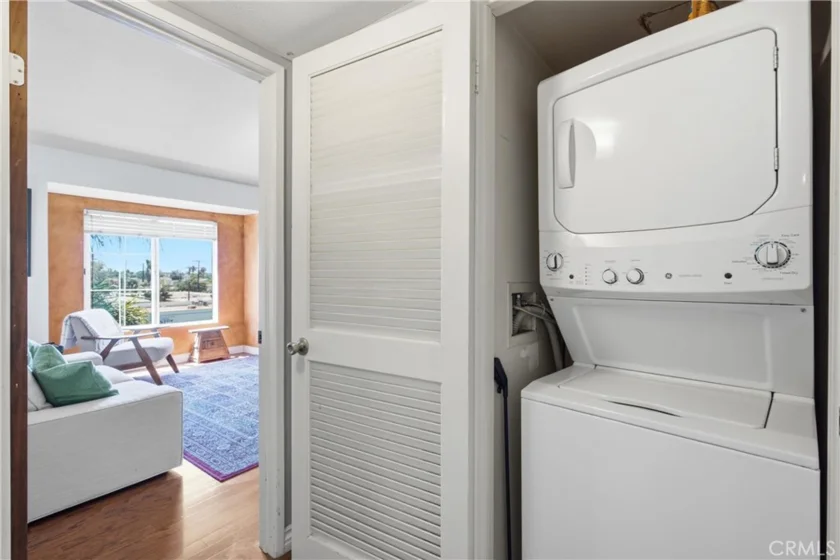 384 Redondo Avenue #401 photo 28