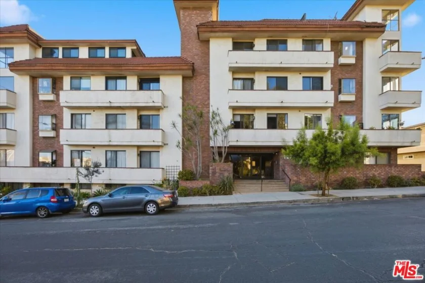 1271 Granville Avenue #402 photo 41