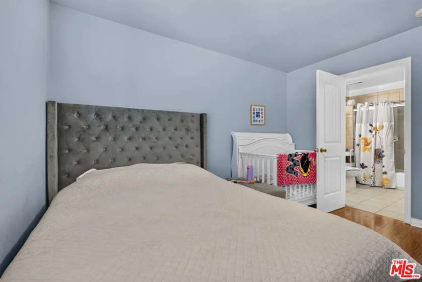 14618 Gilmore Street #4 photo 5