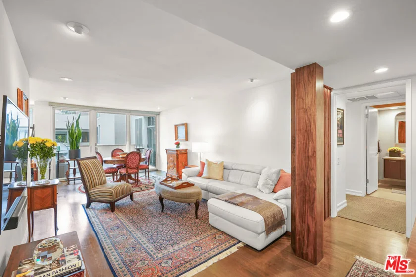 1025 N Kings Road #318 photo 1