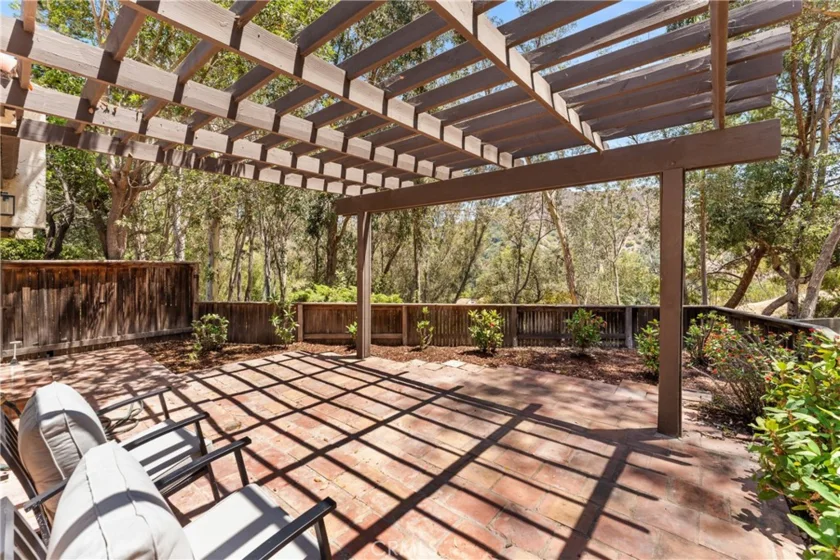 77 Barmore Court photo 32