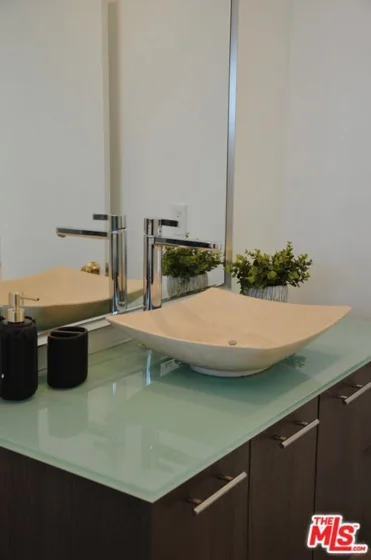 1328 Havenhurst Drive #202 photo 26