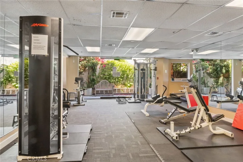 620 S Gramercy Place #412 photo 25
