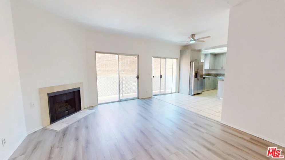 5135 Zelzah Avenue #203 photo 1