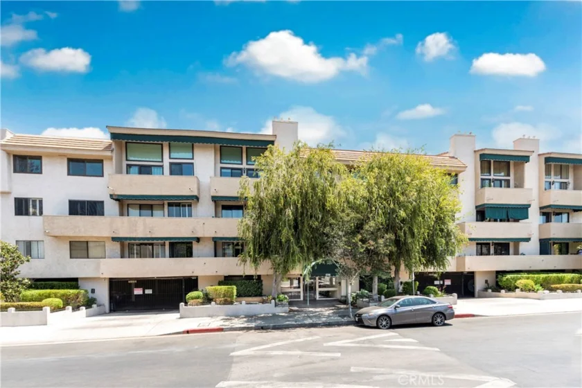5310 Zelzah Avenue #114 photo 1