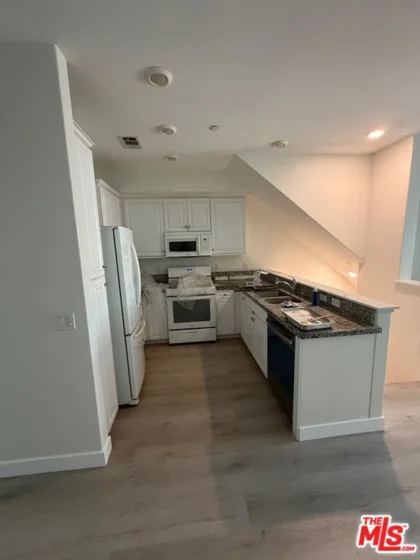 14120 W Willow Lane photo 8
